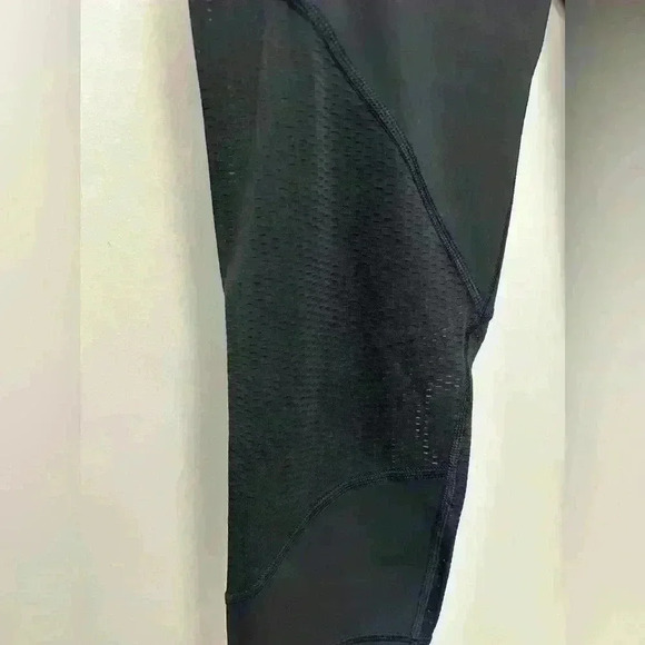 Athleta Women's  Mesh Contender Capri Leggings Black Zipper Pockets Size XS - Picture 7 of 9